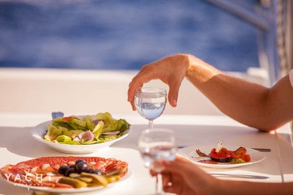 Sailing holidays in Greece - Eat local foods and feel healthier