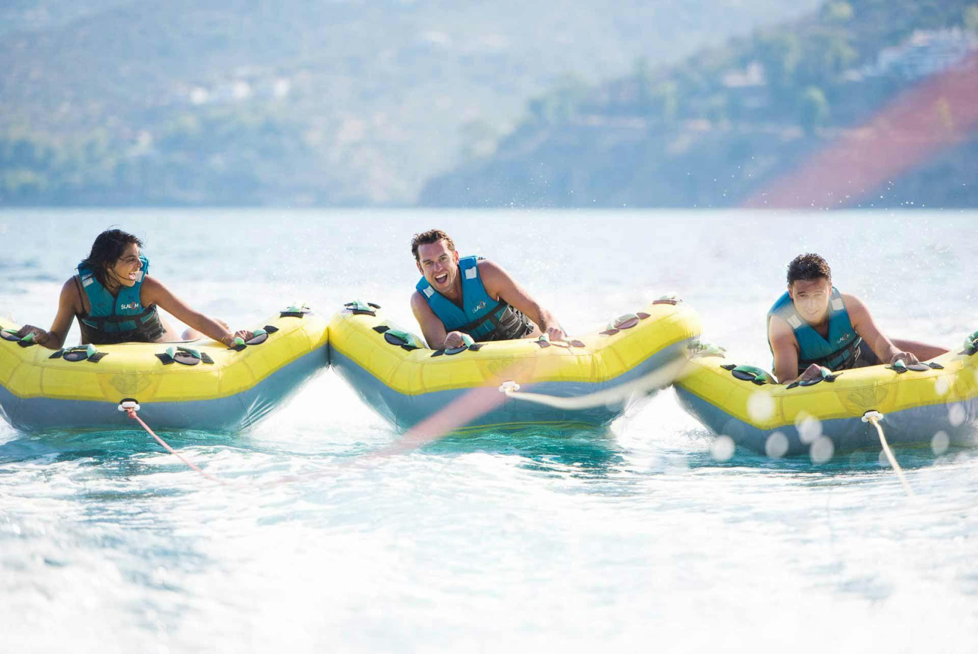 Group of people doing water sports in Parga