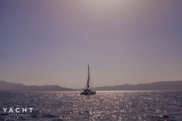 Sailing in Greece - See islands in style
